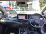 シンプルな運転席回りで操作も楽です