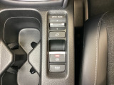 セレクターノブの下に、3つの異なる加速感を楽しめるドライブモードスイッチがついています。一般道、スポーツ走行、エコ走行など、シーンに合わせて最適な加速感を楽しめるドライブモードスイッチです。
