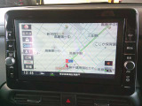 日産純正のカーナビが付いておりますので知らない所でもサポートしますので安心ですね。色々な機能でドライブも快適ですね。