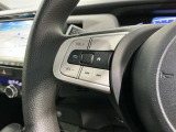 ステアリングにオーディオ操作スイッチが付いています。オーディオ画面に直接タッチしなくても操作が出来ますので、運転に集中できます。