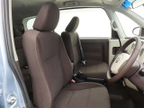 しっかりとしていて上質な座り心地のシートです。 座り心地も良くて長時間の運転も快適ですよ。 肌触りの良いシートが評判です。