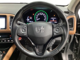 ハンドルにHondaセンシング系のクルーズコントロールやレーンキープアシストなどのスイッチと、オーディオの操作スイッチが装備されています。ハンドルから手を離さず安全に操作できます。
