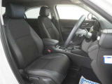 運転席のスペースはゆったりしていて、視界も広く確保されているので普段の運転からロングドライブまで快適です。