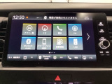 Honda CONNECTディスプレーはナビ、スマホ連携、車両情報表示、各種設定操作を一つに集約した高機能タッチパネル。直感的に使える便利なインターフェースです。