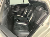当店ではauも取り扱っております。お車と一緒にau携帯の機種変更も可能です♪また、自動車保険も取り扱っております。車の支払いと自動車保険の支払いをまとめてお支払い可能なプランもあります♪