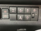 アイドリングストップ機能がついているので、停車時にエンジンを止めて燃料消費を抑えます。環境にもお財布に優しいですね♪