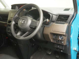 運転席の様子です。見通しの良いすっきりとした内装で運転しやすい空間となっております!