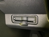 ハンドルの左下にETCがついています。高速道路の料金所の通過も楽々です。 カードの取り出しもしやすい場所についています。