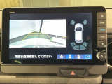 リバースギアに入れるだけで後方の表示へ切り替わります。夜間や雨の日の駐車も楽になりますよ。