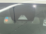 【トヨタセーフティセンス】走行中に前方の車両等を認識し、衝突しそうな時は警報とブレーキで衝突回避と被害軽減をアシスト。より安全にドライブをお楽しみいただけます。