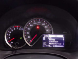 とっても見やすいメーターです。夜間時はラグジュアリーな気分にさせてくれる照明が魅力ですので、夜のドライブも楽しみになりますよ♪