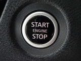 【プッシュスタート】キーが車内にあれば、エンジンの始動・停止はブレーキを踏んでスイッチを押すだけ!キーを取り出す手間を省き、ワンプッシュで操作するので簡単でスムーズ!