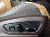 パワーシート搭載。微妙な調整が手軽にでき、ピッタリのポジションで運転することが可能です。