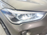 ●LEDヘッドライト:夜間走行時も良好な視界を確保し安心して運転できる高輝度LEDヘッドライトを装備!点灯速度が早く、消費電力も抑えられています。