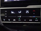 車内を快適に、オートエアコンを装備しています。
