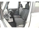 運転席シート廻りは使用感も少なく、良好な状態となっています。前オーナー様が丁寧に使っていたことがよくわかりますね。