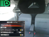 フロントカメラで車線や前方の人や車をモニターして、エマージェンシーブレーキや車線逸脱警報をを作動。ハイビームアシストも装備。