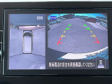 車を真上から見下ろしているかのように周囲の状況を把握して安心して駐車が行えるアラウンドビューモニターが付いています