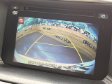 【バックカメラ】駐車時に後方がリアルタイム映像で確認できます。大型商業施設や立体駐車場での駐車時や、夜間のバック時に大活躍!