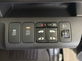 【両側パワースライドドア】両側が電動スライドドアになっております。狭い駐車場でのお子様の乗り降りの時などに安心です!