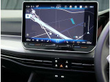 VW純正インフォティメントシステム「DiscoverPro」大変使いやすいタッチパネル型ナビゲーションでETC2.0とエンブレム内蔵バックカメラが付いています。