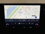 G-Link契約でご利用いただけるセンター通信型のナビ機能「コネクティッドナビ」を装備。従来のナビゲーションよりもリアルタイムな情報提供を可能にしました。
