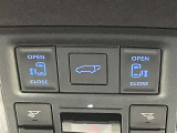 両側パワースライドドアを採用しており、運転席から簡単に開閉操作が可能です。駐車場や狭い場所でも扱いやすく、乗車時・降車時の負担を軽減します。