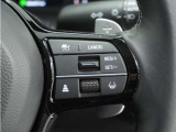 ◆アダプティブクルーズコントロール◆予め設定した車速内でクルマが自動的に加減速。前走車との適切な車間距離を維持しながら追従走行します。【LKAS】車線維持支援システムでステアリング操作を支援。