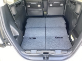 後席の操作がしやすく、荷物の量や大きさに合わせてスムーズにシートアレンジが行えます。