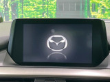 【マツダコネクトナビ】車内の雰囲気にマッチした一体型タイプのナビ。各種車輌設定やBluetooth再生等、様々な機能が楽しめます。直感的なダイヤル操作が可能で、使い勝手も良好です。