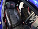 個室の商談ブースが2部屋ございます。お車のご相談等ごゆっくりお話しいただけます。