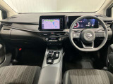 運転席からの視界が左右に広く隅々まではっきりと見渡せます。車の前端も把握しやすく安心して運転できます。