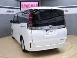 【パーキングサポートブレーキ】アクセルの操作ミスなどで起こる衝突を緩和し、被害の軽減に寄与するシステム。15km/h以下で進行方向にある静止物を検知し出力を抑制した後に被害軽減ブレーキが作動します。