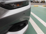 リヤバンパーに4つの超音波センサーを内蔵し、車両後方にある障害物を検知。透明なガラスなども検知でき、コンビニの駐車場などでの衝突回避をサポートします☆