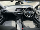 BMWを熟知したメカニックによる、360度の納車前点検。ドイツ本国と同様の教育・訓練を受けたメカニックが徹底的に点検、整備した後にお客様にお引渡しします。