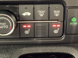 運転席と助手席にシートヒーターが付いています☆寒い時期に腰周りを温めてくれるので体全体が温まりやすいのは勿論、暖房と違い顔に風が当たらないので、乾燥肌やドライアイの方でも大丈夫☆