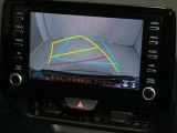 【バックカメラ】駐車時に後方がリアルタイム映像で確認できます。大型商業施設や立体駐車場での駐車時や、夜間のバック時に大活躍!運転スキルに関わらず、今や必須となった装備のひとつです!