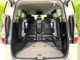 普段のお買い物や通勤、送迎等に十分な荷室スペースを確保しております。セカンドシートを倒すと、大きな荷物の積載も可能です♪
