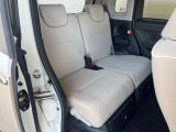 後部座席も気になるようなキズ・汚れやへたり等、大きなダメージはなく、良好な状態です。