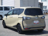 明るく広々、落ち着いた店内では、中古車のご検討・ご購入のほか、携帯電話(au)の購入等、様々なご相談に幅広く応えていきます♪