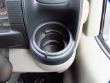 ドリンクホルダー★すぐ手が届く位置にドリンクホルダーを装備しています。運転中の水分補給もご安心です♪