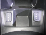 運転席&助手席シートヒーターが付いてます。寒い冬でもスイッチONで座面をあたたかくして、ドライブをさらに快適にしてくれます。HIとLOの2段階に温度設定が可能です。