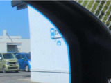 【ブラインドスポットモニター】後方を走る車を確認するための機能です。センサーによって周囲の車両を検知して、ドライバーに伝えてくれるものです。後方にある車両を検知することで、事故を防ぐ確率を高めます。