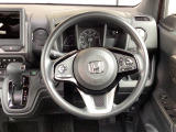 ステアリングスイッチでオーディオ各種操作が可能で、運転に集中できます。安心・安全・快適なドライブをお楽しみいただけます。