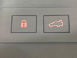 【パワーバックドア】スマートキーや運転席のボタンを押すだけでリアゲートが自動で開閉します!荷物を持っている時や、高い位置にあるバックドアを閉める際に便利な機能です♪