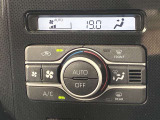 オートエアコンは温度を設定するだけで、自動で風量などを設定してくれます。運転しながら操作も必要ないので、安全性も向上します。