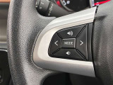 運転中、オーディオの操作をしてて、ハッとしたことはありませんか?ステアリングスイッチは、運転中でもハンドルでオーディオの操作が可能です。安全なドライブをサポートします。
