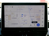 DCM(専用通信機)を装備したコネクティッドナビです。なお無償でのご利用期間は限定(令和11年7月まで)されています。詳しくは営業スタッフにお問い合わせください。