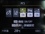 アラウンドビュー付き。上空から車両を見下ろしたような画像に加工された映像をディスプレイで確認しながら車庫入などができ大変便利です。