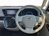使いやすく安全な操作性と良好な視界を実現した運転席!